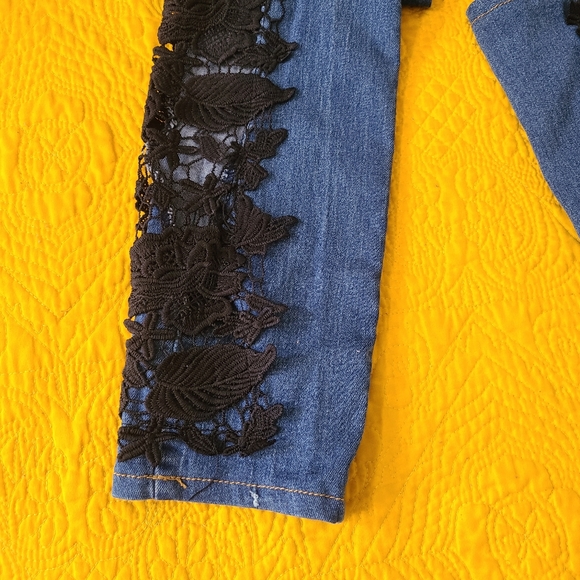 Side Laced stretchy jean - Picture 3 of 4